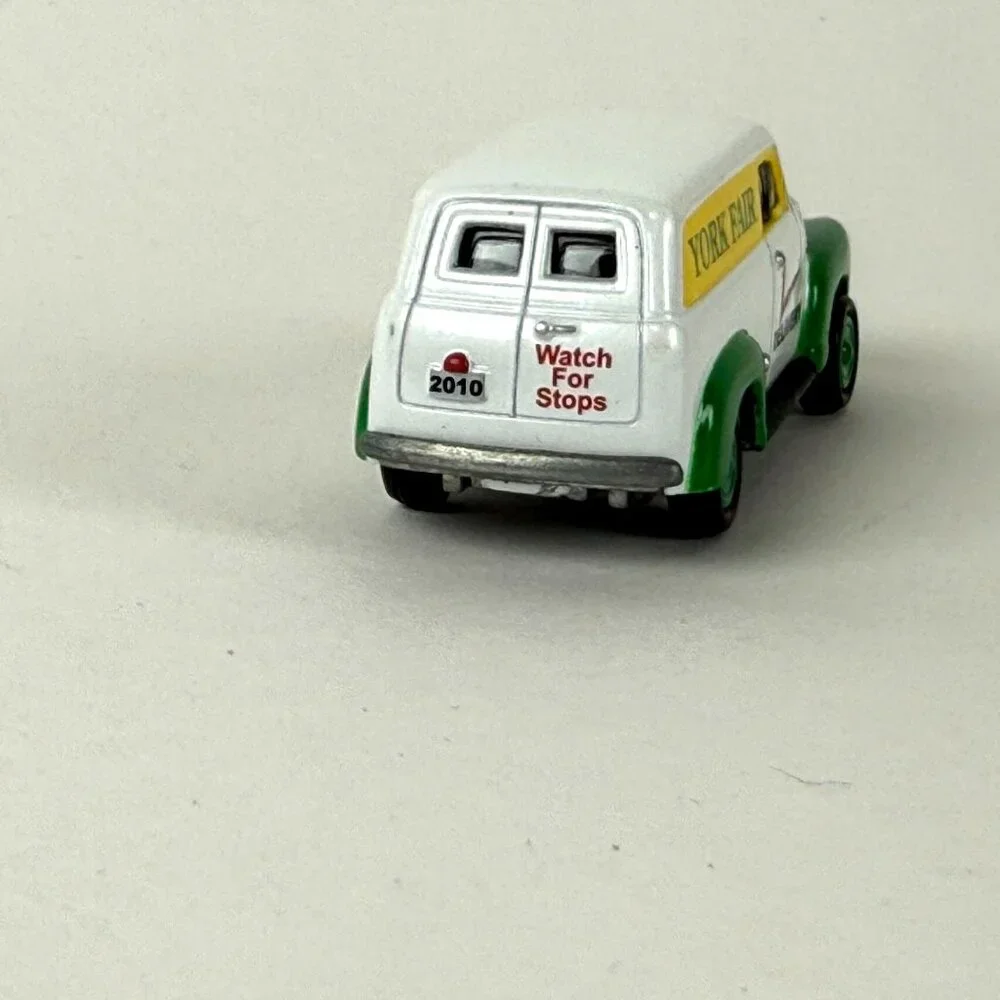 Chevrolet  3100 Johnny Lightning York Fair Collectibles 2010 Delivery Truck